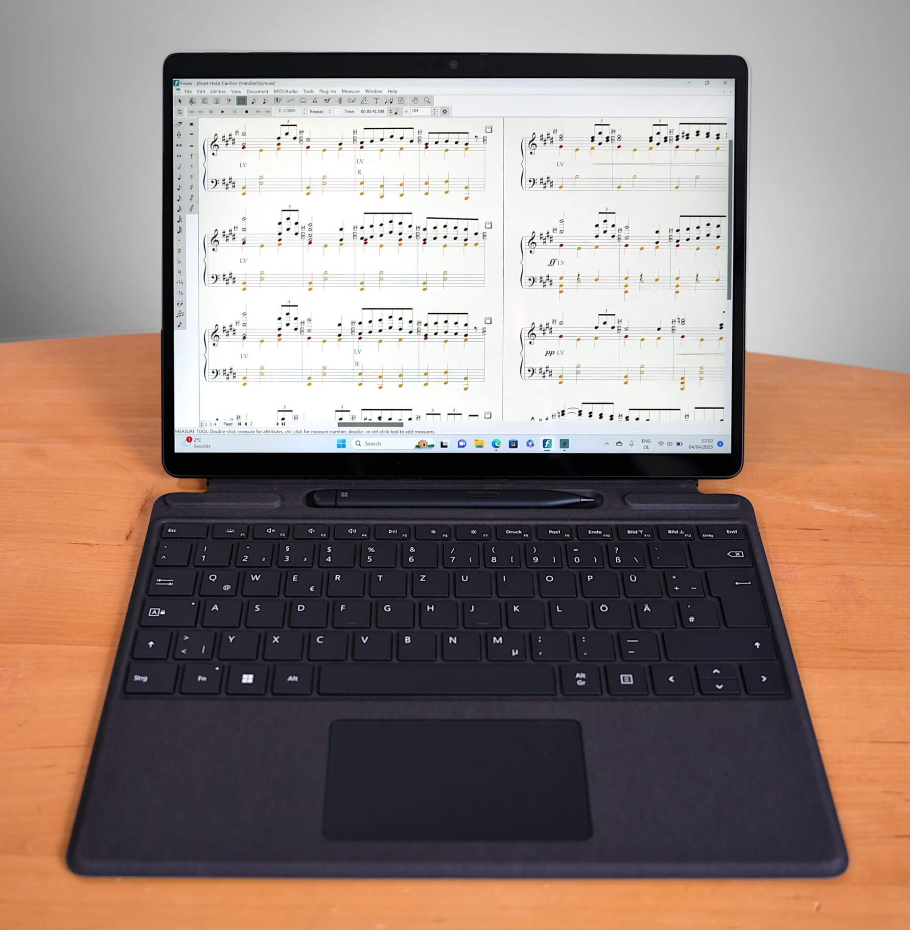 Tablets für Musik - Microsoft Surface Pro 9 mit Finale vom Makemusic (Notensatzprogramm)